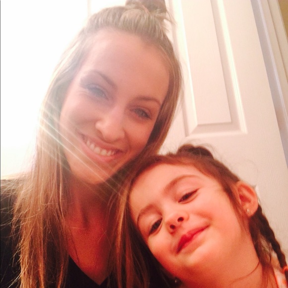 Meet your Posher, Melissa - Picture 1 of 1